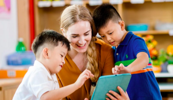 5 effective English learning channels to help children become good at foreign languages